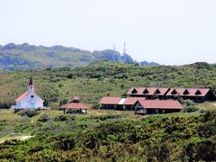 角島灯台公園展望ギャラリーからの眺望

角島大浜海水浴場に面したキャンプ場のバンガロー（コテージ）

映画「四日間の奇蹟」のロケで使われた、礼拝堂とかバンガローの建物
