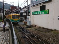 [これより前は 10-6 をご覧ください]

宿泊した魚津マンテンホテルから「道の駅うなづき」での小休止を入れて車で1時間、《宇奈月温泉》に到着。

ちょうど富山地方鉄道の「宇奈月温泉駅」に、新塗装のモハ14760形が入線してきたところでした。