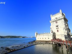 旅の始まりは、ポルトガルの首都リスボン観光から。
リスボンといえば思いつく観光スポットのひとつ、このベレンの塔。
塔に登るのに長蛇の列って聞いていたから朝イチで来てみたら、まだ誰もいないベレンの塔の写真撮れちゃった♪
