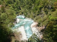 西方の景色。左下方には《欅平温泉》があります。