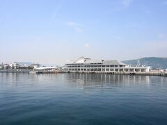 洲本ポートターミナルに着きます。
