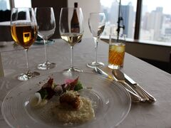 リーガロイヤルホテル大阪29階  シャンボールで会食の１コマを・・
創作フレンチのお食事、美味しかったです(^^)