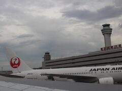 定刻より10分遅れて、８時25分 羽田空港に着きました。