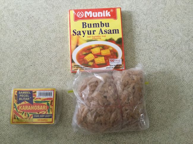 Sayur Asam の素、<br />「Sambel Pecel gado gado の素。<br />菜脯 (大根の漬物) 卵焼きに細かく切って入れます。<br />横浜中華街でも売っていますが少々硬いのが難点です。<br />こちらの方が柔らかく入れ歯持ちには優しいです。