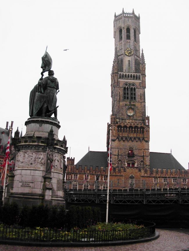 ブルージュの英雄ヤン・ブレーデルとピーテル・デ・コーニングの像