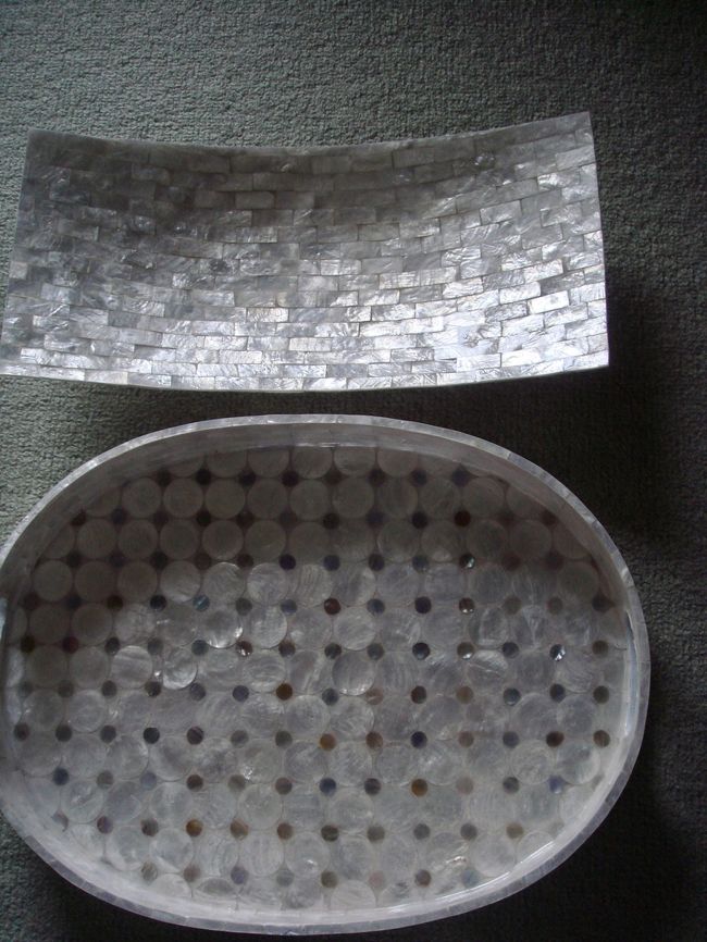 貝殻を貼った器。