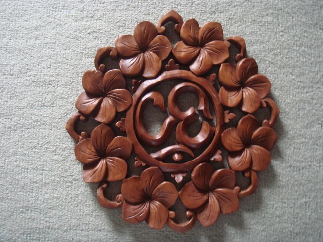 木彫りの壁掛け。