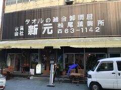 チェックイン後、直ぐに街歩きへ。

観光客であふれる国際通りを横切り桜坂のほうを目指します。
せんべろのお店を探索。
「でぃーだむーん」です。