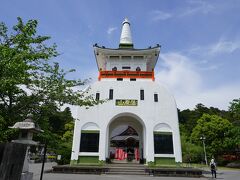 コンクリート製多宝塔形式の山門が特徴的な茂原市にある本山（由緒寺院）常在山藻原寺です。