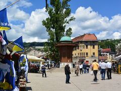 バシュチャルシヤ広場

お土産屋さんのボスニア国旗を一緒にいれてみました。
