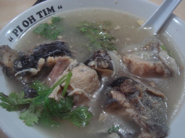 「Pie Atong Pancoran Glodok」<br />スッポンスープです。「PI OH TIM 」<br />前日に予約しておき、確保されていました。<br />我々が本日最後の客だった様です。