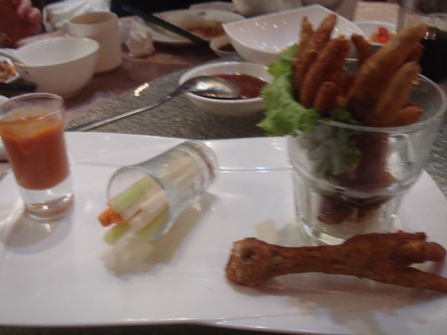 鶏もみじの揚げ物。<br />グロですがカリッと揚がっています。<br />初めての食感です。