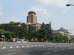 地下鉄市役所駅の前に戻って来ました。
この日の名古屋の最高気温は２９℃。暑い暑い。
写真は重要文化財にも指定されている名古屋市役所。