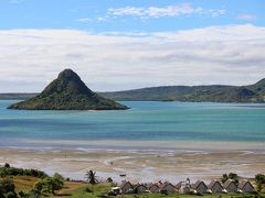 道中おっと、伝説のヌシ　ルンガが。
海の色とのコラボが・・・たまらんですね。

地元では聖なる島とかで、一般人上陸出来ないとか？
