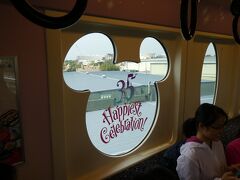 リゾートゲートウェイ・ステーションからディズニーリゾートラインでハピエストセレブレーション・ライナーに乗って東京ディズニーシーへ！
今回初めて普通乗車券11枚がセットになった回数券を購入しました。
10枚分の料金で1枚お得！
家族やお友達と分けて使っても大丈夫です。
有効期限は購入してから３ヶ月間です。