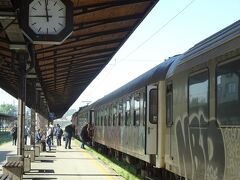 09：10発　モンテネグロ、バール行き列車です