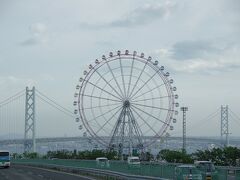 高松中央インター5：24発のリムジンバスにて関空第2ターミナルへと。

途中、室津PAにてトイレ休憩。

淡路SAの観覧車と明石海峡大橋です。