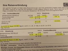 １日予備に取ってあった明日はストラスブールへ行くことにしました。
フランクフルト中央駅で(相談の順番の札を取って1時間待って)相談すると　ストラスブールはフランスなので　DBパスが使えないとのこと。
カールスルーエからストラスブールのチケットを買う必要があると言われ　１等で指定席を取ると2人で196ユーロでした。高っ！！
２等で指定なしでも良かったかなと思いましたが、また計算し直してもらうのも面倒だし　見栄を張ってそのまま購入。
翌日　隣り席に乗り合わせたドイツの方に　倍の値段だネと笑われました。（前日でも高いんですね）
明日　列車内で買えば良かったかも・・・と思い悩んだ夜でした。