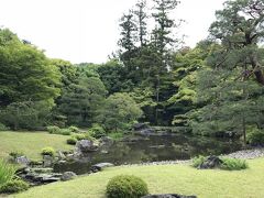 【無鄰菴】　
　別荘の多くは現在公開されていませんが､山縣有朋の別荘だった無鄰菴は今も解放されています。