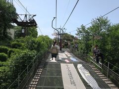 せっかく松山に来たので、松山城に行ってみました。松山城は街中心の高台にあり、リフトでのぼっていきます。