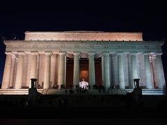 暗くなってきたので夜景を撮りにリンカーンメモリアルへ戻ってきました。
本当はこのまま合衆国海兵隊記念碑を見に行きたかったのですが、寒さと疲れで断念。
