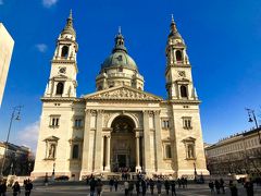 ランチのお店から　徒歩で「聖イシュトヴァーン大聖堂」へ
デアーク広場に近いペスト地区中心部にあるブダペスト最大の大聖堂
聖イシュトヴァーン大聖堂
1905年に建てられたカトリック教会の大聖堂で、ブダペストではハンガリー国会議事堂と並んで最も高い建造物として知られ、高さは96メートルあるそうです。