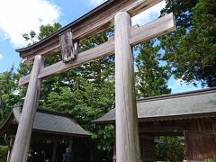 まずは八重垣神社へ。
松江駅のバス停で待っていたらおじさんがあんた八重垣行く人？バス来たよって教えてくれました。
快速バスが出ているようです。