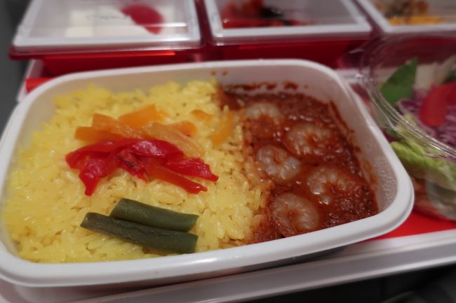 カレーは中辛といったところでしょうか。<br />海老の香りがプンプンします。