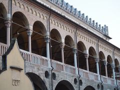 Palazzo della Ragione(Salone)
昔は　裁判所とか　財政部門として　利用されてたらしい。
