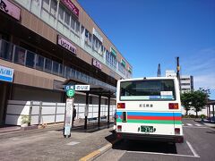 近江八幡駅で下車し、近江鉄道バスで豊臣秀次の居城・近江八幡城跡へ。運賃は220円。