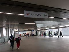 新しくできたMRTのパサールスニ駅
