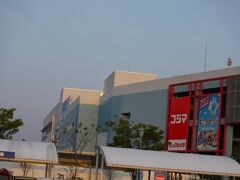 下に降りてから
仙台空港の近くにある
名取のイオンに行ってみました。
映画館もあって
すごく大きなイオンです。