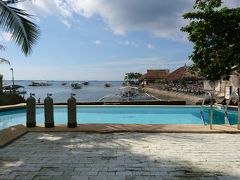 翌日、ジジババを子供達に託して・・・じゃなかった、子供達をジジババに託して、夫とダイビングへ。昨日のドン曇りと異なり、快晴！