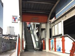 5/21 Ratchathewi駅（BTS)バンコックの最終日は日本領事館【３回目】へ書類を取りに行きました、無理をすれば歩けそうな距離でしたが、暑いので止めて、電車を乗り継いでいきました。朝だったので出勤ラッシュで東京と変わらない混み様でした、宿泊していたセントラルポイントホテルのある最寄りラーチャテーウィー駅よりBTSに乗ります。