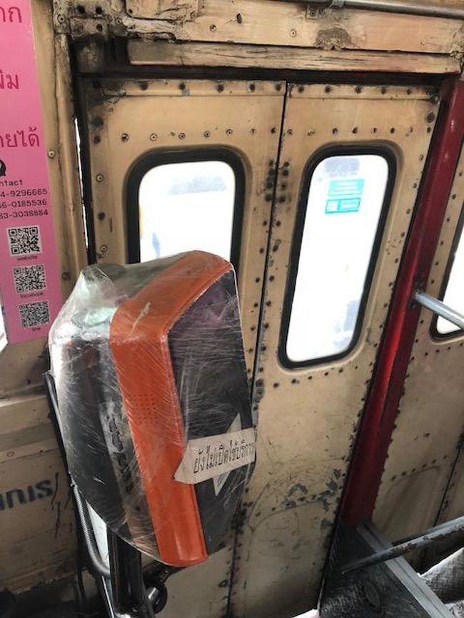 ケチケチ旅行につき移動はBTS/MRT/バス。<br />赤バスにもついにカードシステムが導入される様です。<br />タイ名物のバスガイドさんの円筒のもぎりがなくなるのはさみしいです。<br />仕事も奪われてしまうのでしょうか?<br />BTS/MRT/BUSの共通カードが未だにないのがこれまたタイです。<br /><br />