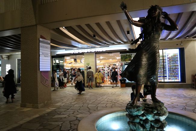 ヒルトンのABCストアに寄ります。<br />シリアル用のミルクなど買いました。