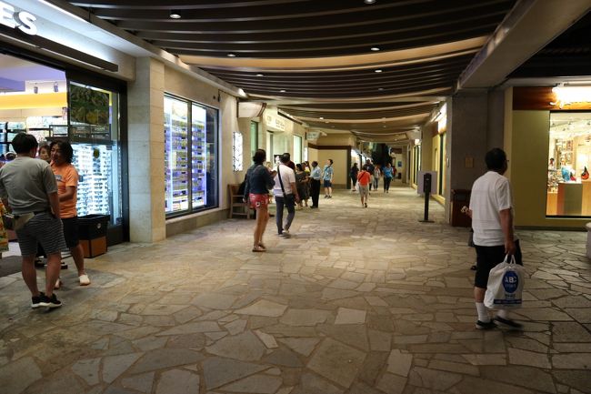 みんな楽しそうに歩いてます。<br />こんな雰囲気が好きだな。