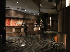 チェックイン。すでにAM1時近く。
部屋はツイン＋エキストラベッド