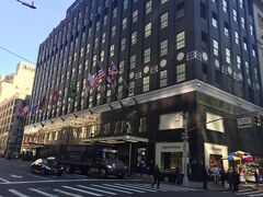 NY『Bloomingdale's』

「ブルーミー」の愛称で呼ばれているアメリカを代表する高級百貨店
『ブルーミングデールズ』の写真。

ショッピングタイムスタート♪