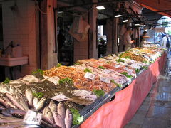 魚市場は見ていると楽しい