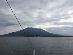 さて、北上して霧島を目指しますが、
まずは桜島へフェリーで渡ります。