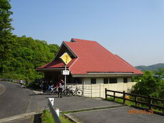 はっさく屋へ着きました。
もうお店の前には多くの自転車が並んでいました。