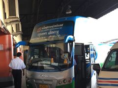 MRTも結構時間かかったし、路線バスの到着したところから国際バスの乗り場が離れていて迷子になりかけた！！！
めちゃめちゃ焦って何とか30分前に乗り場到着。

このバスで、カンボジアを目指します。
