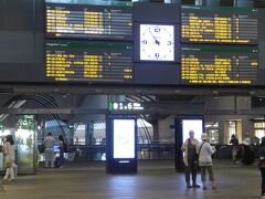 セビリア駅にやってきました。午前８時過ぎです。これからコルドバに列車で移動します。