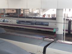 マドリードのアトーチャ駅に到着しました。午前11:15です。セビリアから2時間半かかりました。待ち時間などを考えると、航空機での移動よりも便利な感じです。