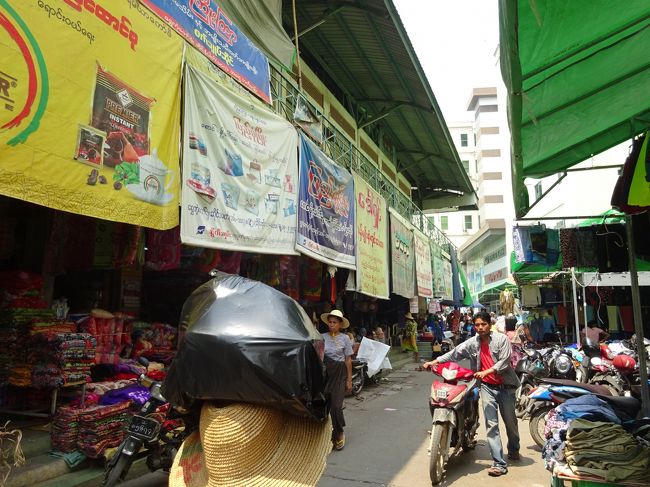 お腹がいっぱいになったら、もう少し市場内を探検。