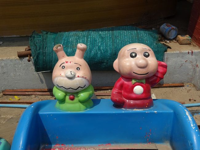 よく見ると、ただのお坊さん？<br />隣りにいるのは、バイキンマンではありませんよね。