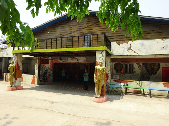 お化け屋敷的なアトラクション。<br />本当に怖そう。