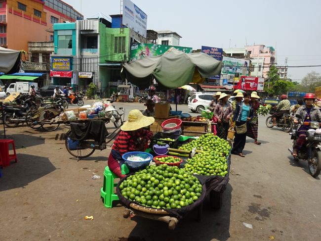 遊園地を楽しんだ後、バイクタクシーで市場に来ました。<br />バイクタクシー＝1000チャット<br />