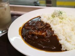 なんか無償にカレーが食べたくなり、東京駅でみんなでカレー食べてきました。
←食べてばっかり。